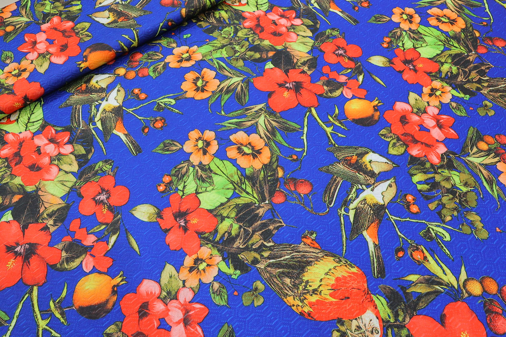 Metraža LORAN AC007 - 23 – Rojal Plavi Tropski Print (Ptice i Cveće) – Premium Tanja Skuba sa Elastinom