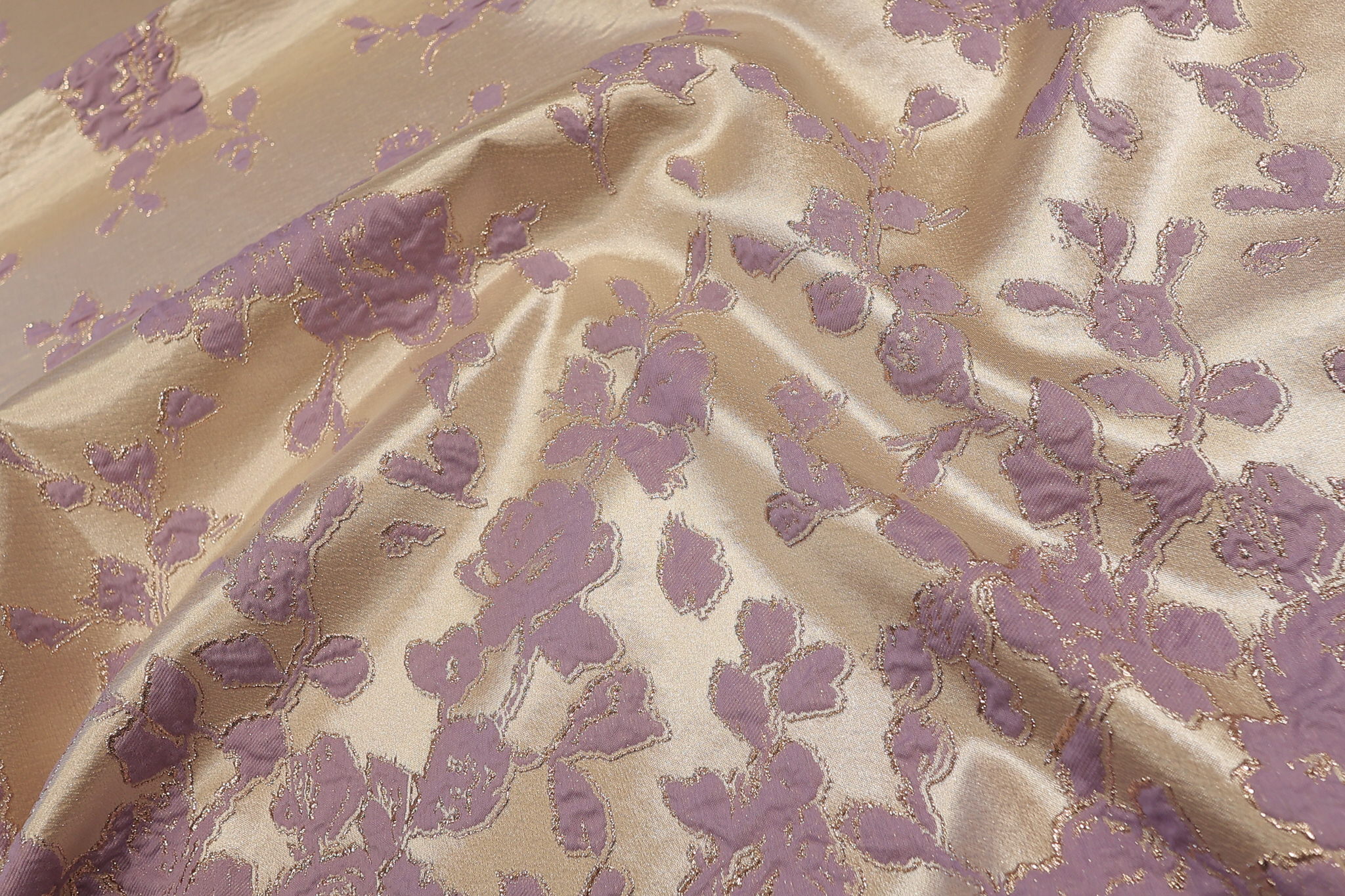 Ekskluzivni Brokat Selection PM068 – 38 Cvetni dezen u lavanda-gold boji (150cm)