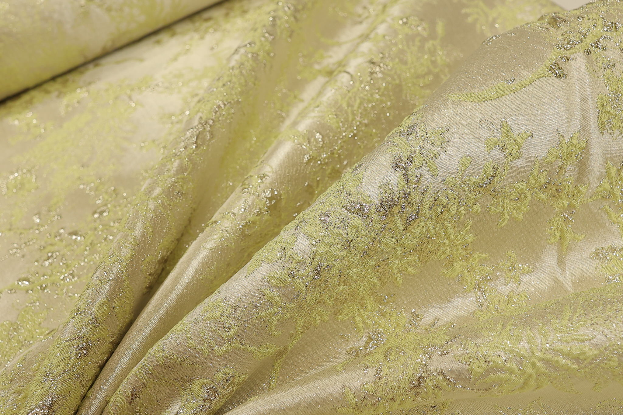 Ekskluzivni Brokat Selection PM068 – 41 Cvetni dezen u svetlo zutoj - gold boji (150cm)