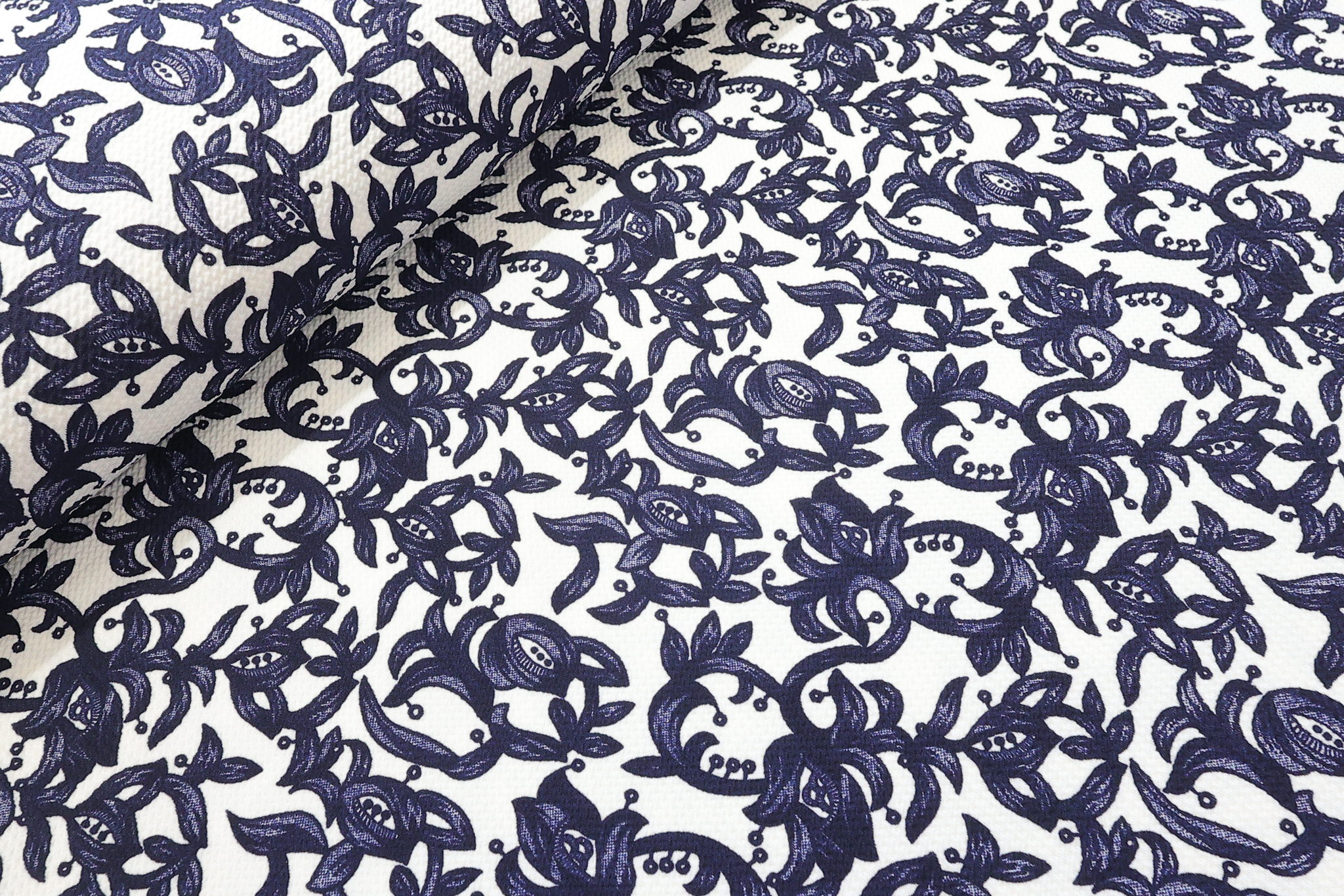 Double itwey Reljefna Elastična Likra sa Cvetnim Printom – Teget-Beli Dezen (Premium Kvalitet) PE012 - 66