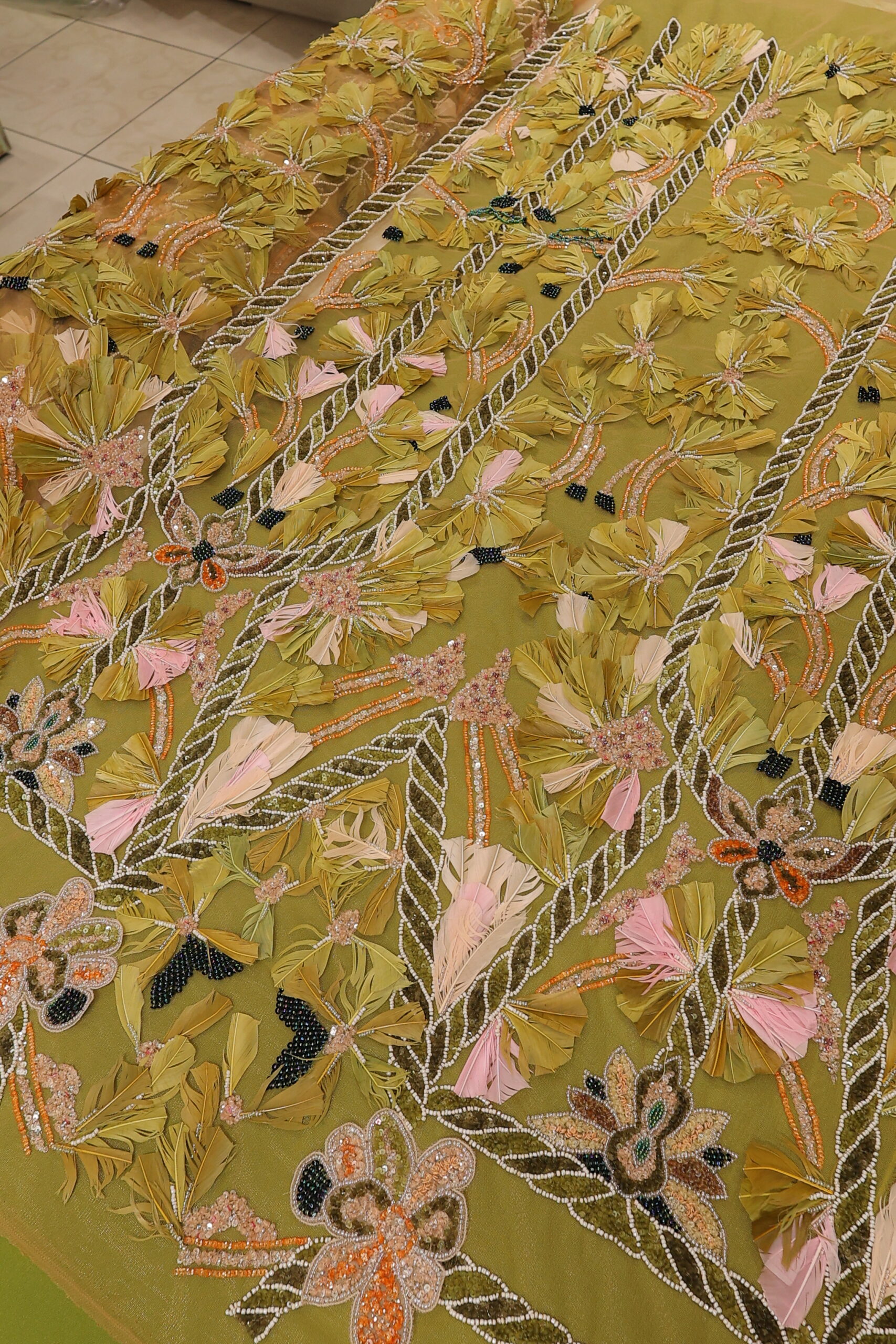 Ekskluzivna 3D Čipka ručni rad sa Perjem i Perlama CP086 - 1 – širina (140cm)