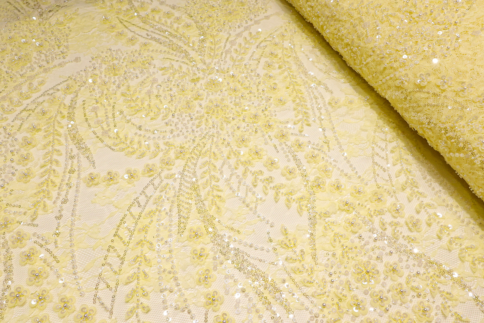 PUTER ŽUTA ČIPKA ELEGANCE FRENCH CP067 - 35 | Ekskluzivna Čipka sa Kristalima i Perlama