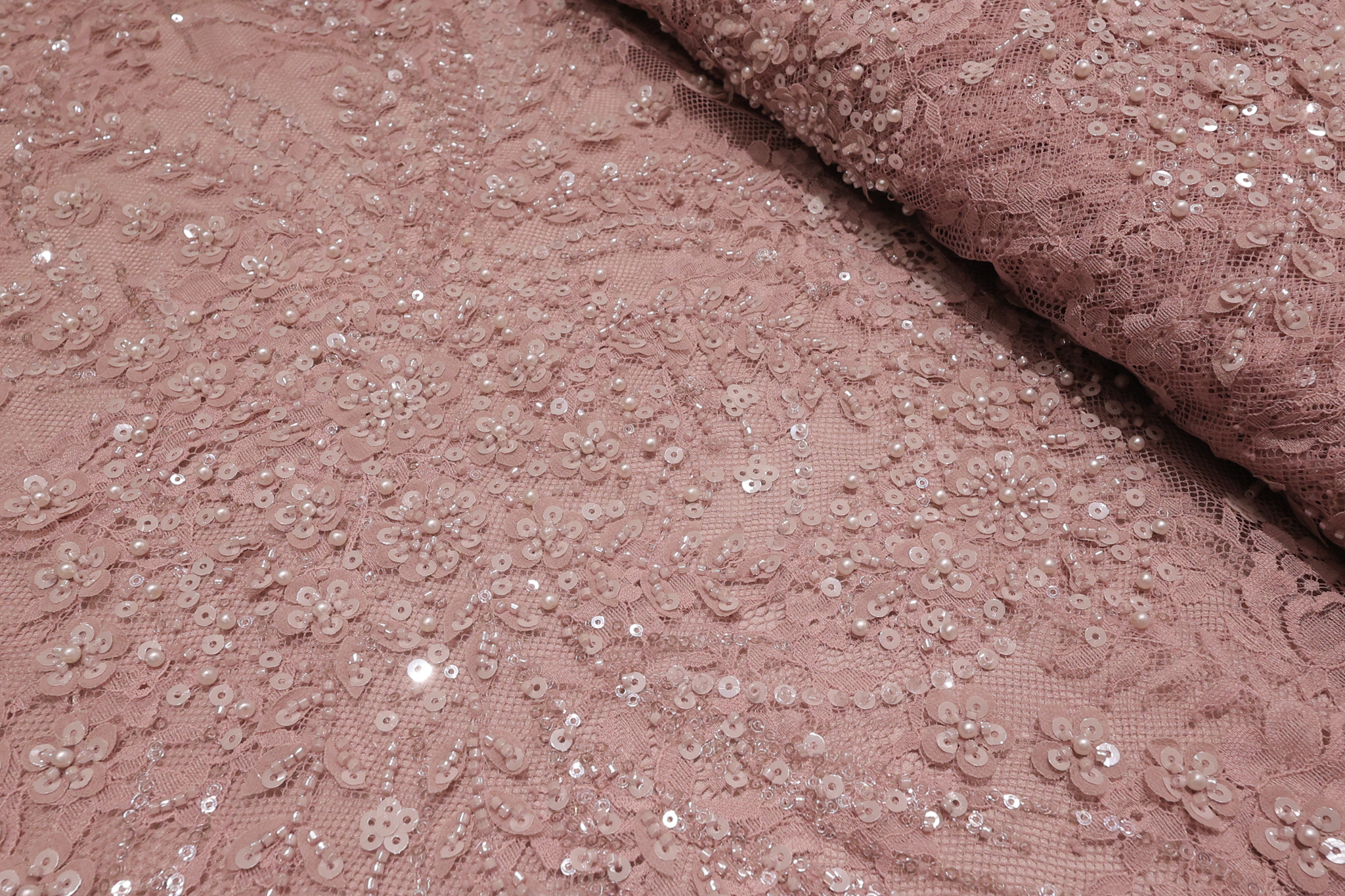 PUDER ROZE ČIPKA ELEGANCE FRENCH CP067 - 32 | Ekskluzivna Čipka sa Kristalima i Perlama