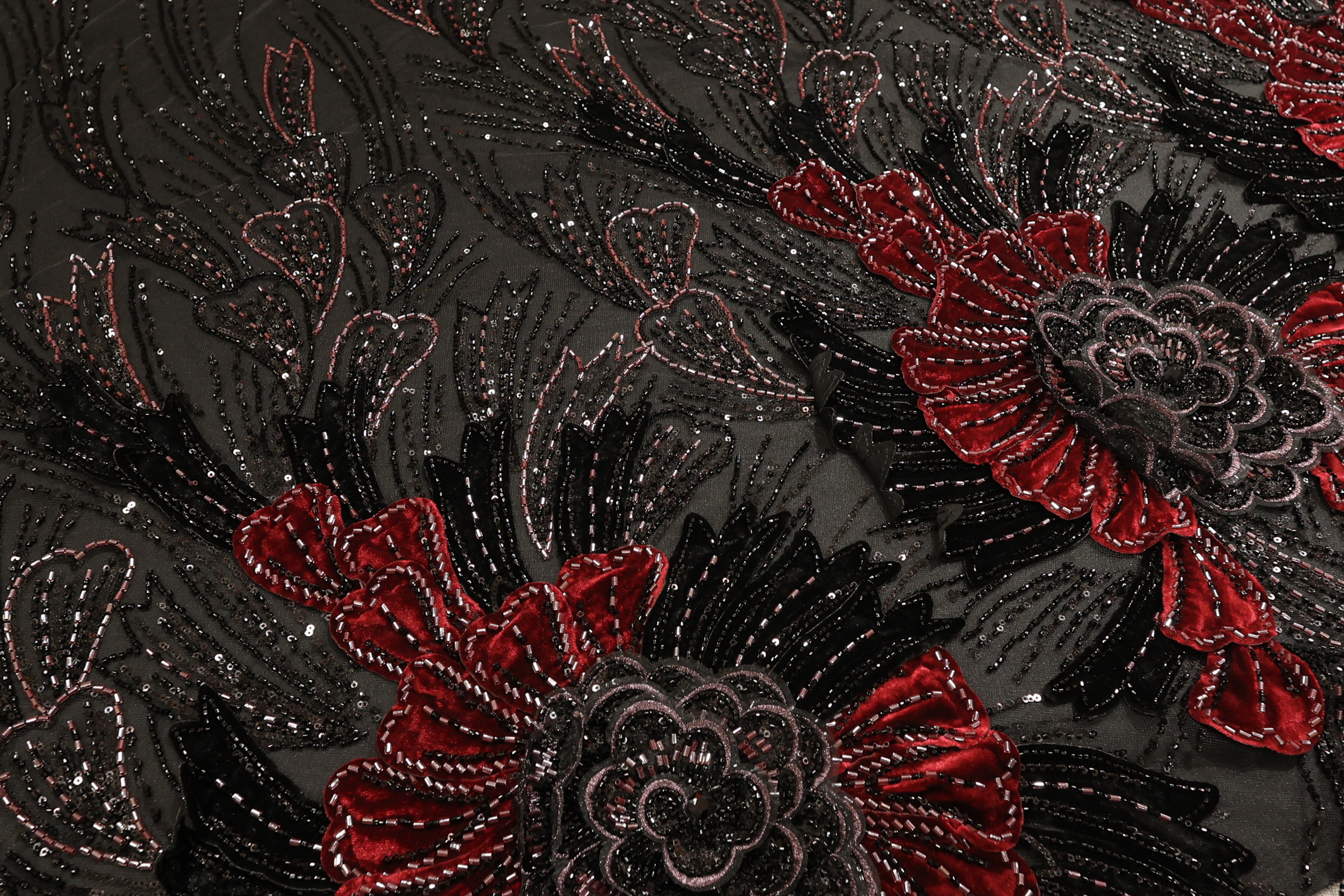 Ekskluzivna ČIPKA ELEGANCE KUPON CP067 – 37 - Luksuzni Pliš, Perle i Šljokice u dezenu