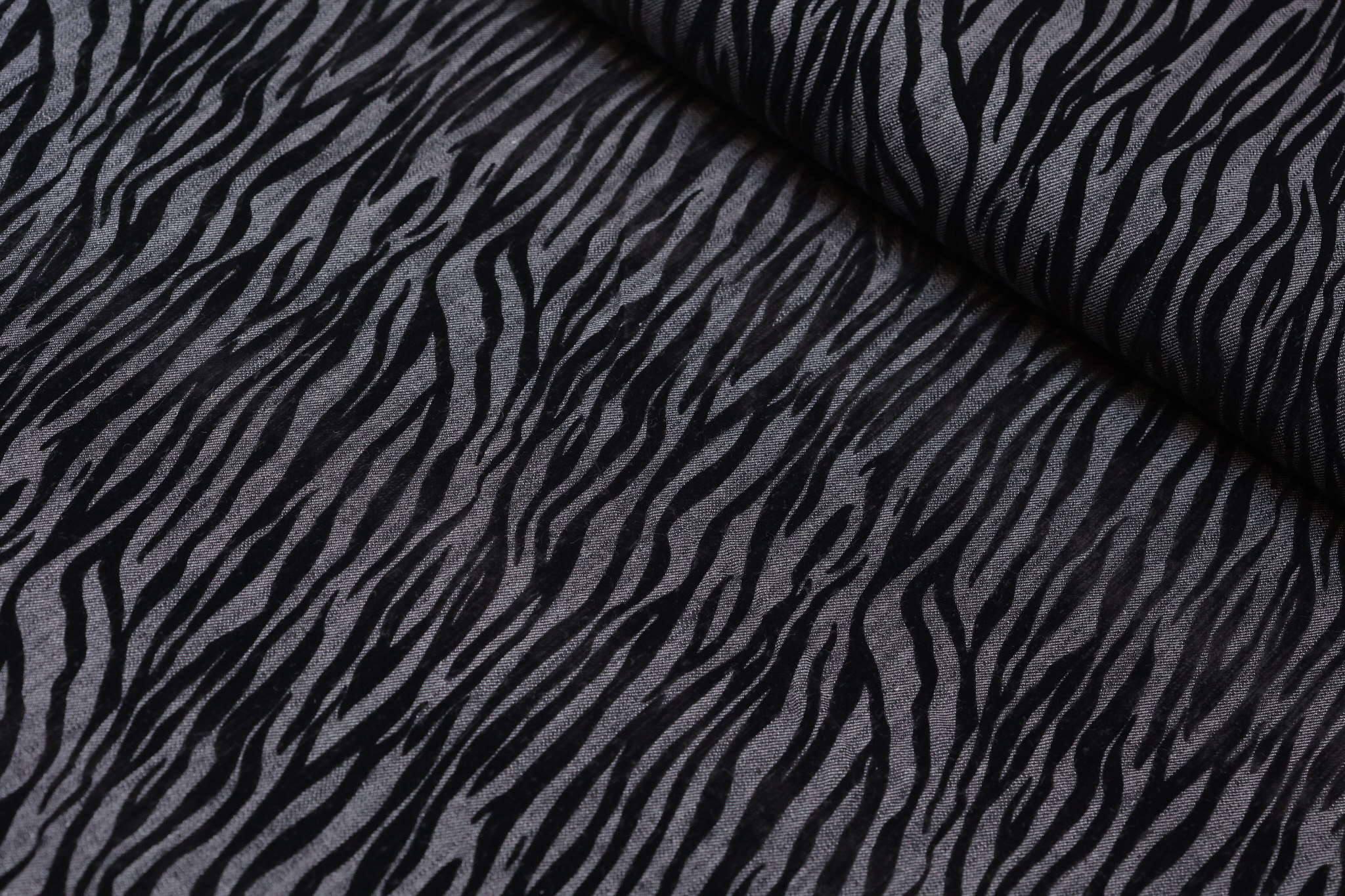 Džins Sa Plišanom Šarom (Zebra Dezen) – Ekskluzivni Materijal za Šivenje PA053 - 21
